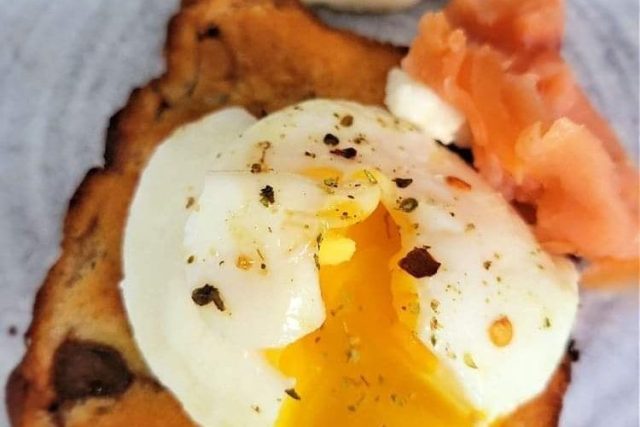 AIR-FRYER-POACHED-EGGS-750x500