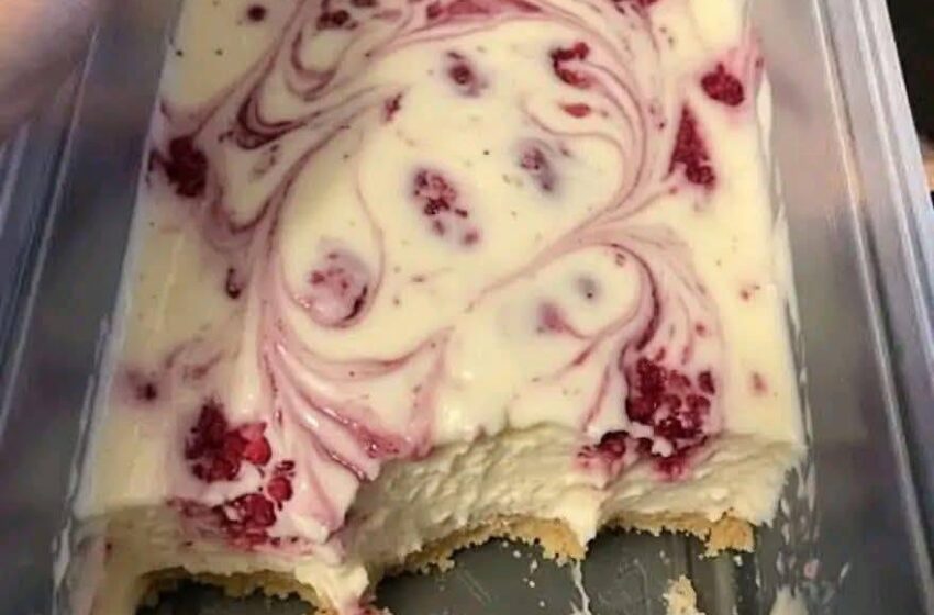 Raspberry-Ripple-Ice-850x560